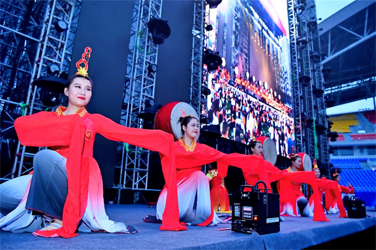 &quot;红旗飘飘&quot;红旗连锁群星演唱会-群星演出运动策划公司_演唱会运动策划公司_平博文化撒播集团